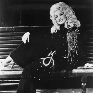 All of Dolly Partons Honest Quotes About Plastic Surgery Through The Years