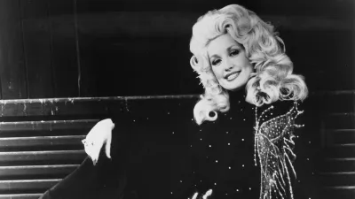 All of Dolly Partons Honest Quotes About Plastic Surgery Through The Years