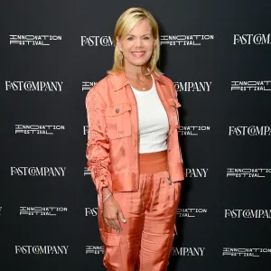 Gretchen Carlson Almost Lost Finger Cutting Onion, Jokes She’s Giving The Finger Amid Recovery