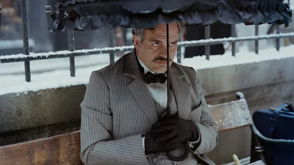 Mark Ruffalo Reveals He Wore a Corset Shoulder Pads and an Ass Pad in Poor Things