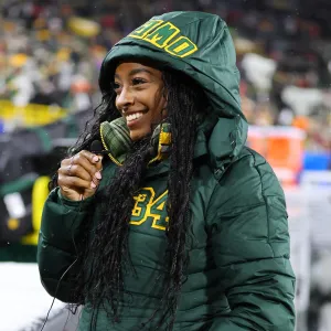 Simone Biles Cheers on Jonathan Owens During Green Bay Packers Game Against Tampa Bay Buccaneers