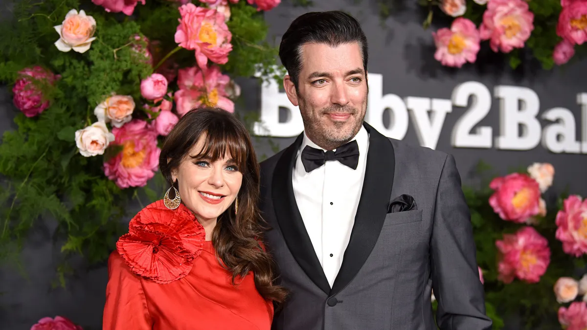 Jonathan Scott Watches Fiancee Zooey Deschanel in ‘Elf’: ‘What Can I Say It’s My Fav’
