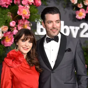 Jonathan Scott Watches Fiancee Zooey Deschanel in ‘Elf’: ‘What Can I Say It’s My Fav’