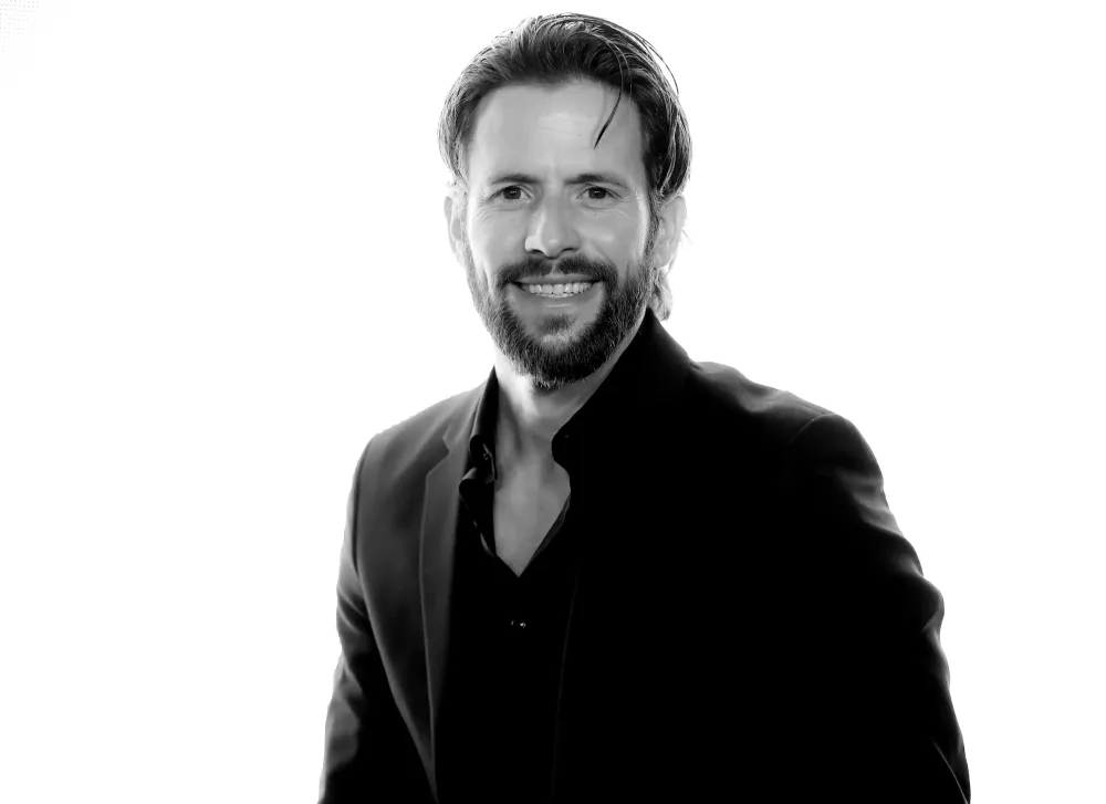 Actor Christian Oliver Dies at in Caribbean Plane Crash With 2 Daughters