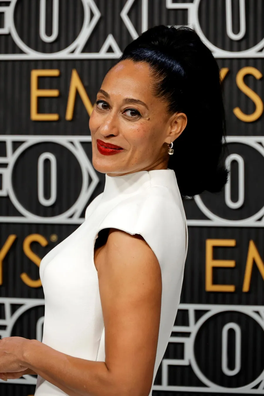 Best Beauty Looks At 2023 Emmy Awards 742