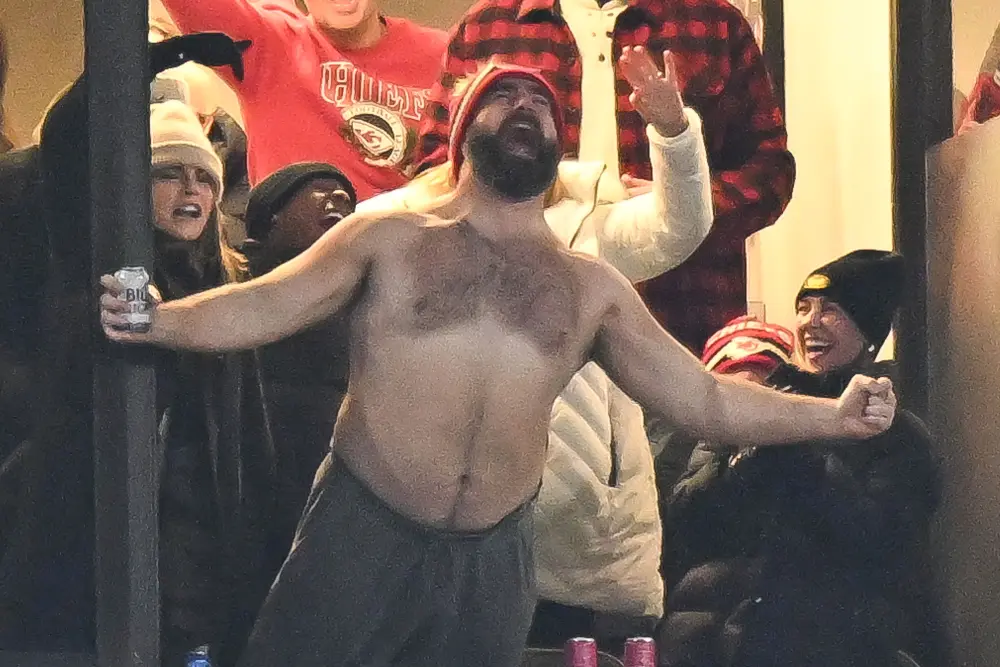 Best Moments From Taylor Swift and the Kelces at the Chiefs vs Bills Game 11