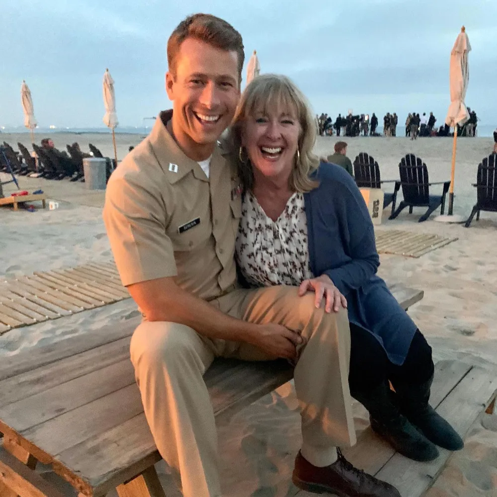 Glen Powell&rsquo;s Family Guide- Meet the Actor&rsquo;s Parents and 2 Siblings