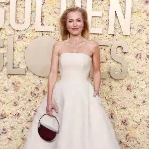Gillian Anderson’s Golden Globes Gown Subtly Features Head-to-Toe Vaginal Embroidery