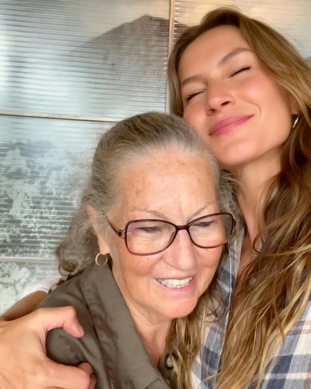 Gisele Bundchen Mourns the Death of Her &lsquo;Angel&rsquo; Mother- 'Your Love Will Always Guide Us'