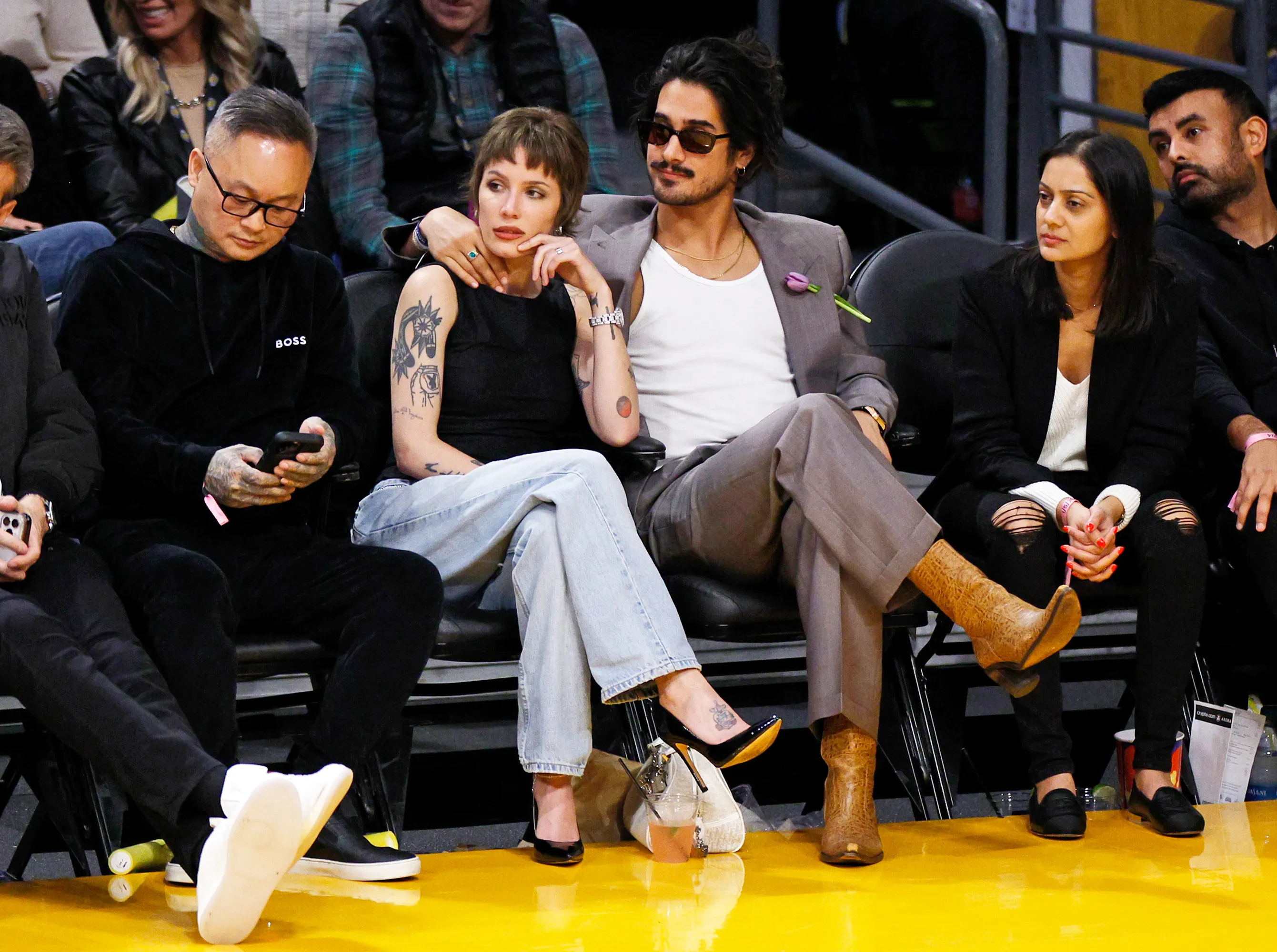 Halsey and Avan Jogia Are Courtside Cuties at Los Angeles Lakers Basketball Game