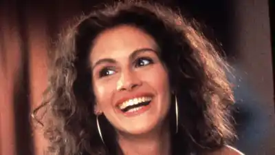 Julia Roberts Wore a Jacket With Her Iconic Pretty Woman Dress to Cover Her Big Butt