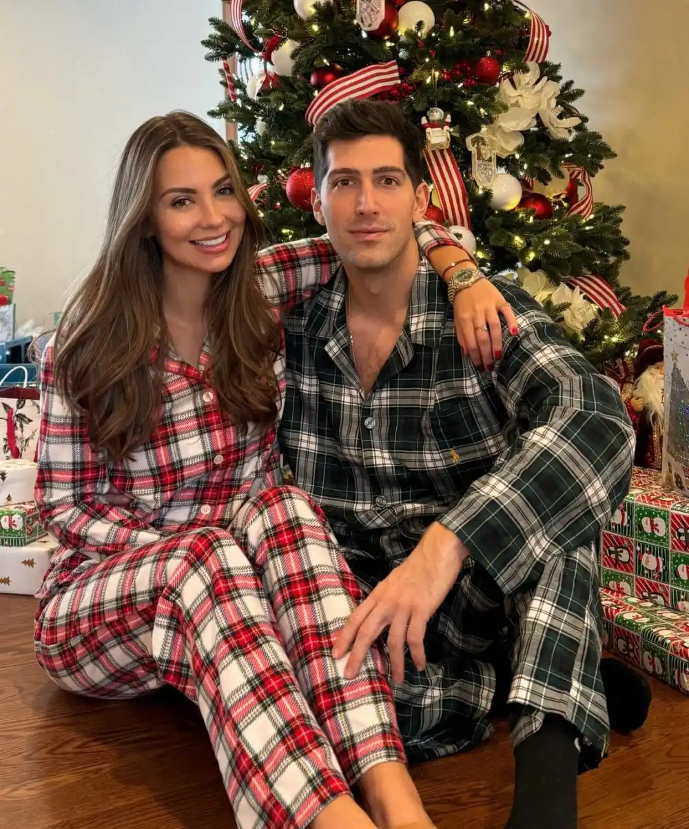 Kelley Flanagan Can t Get Over Boyfriend Ari Raptis Christmas Gift