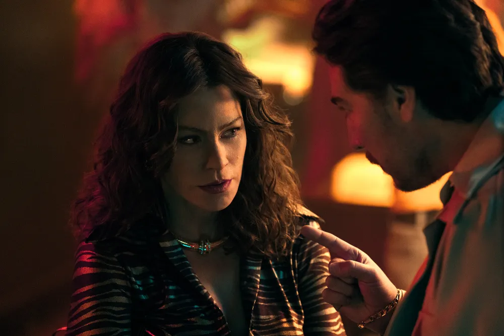 Kelly Clarkson Can&rsquo;t Believe Sofia Vergara&rsquo;s &lsquo;Slight&rsquo; Transformation in &lsquo;Griselda&rsquo;