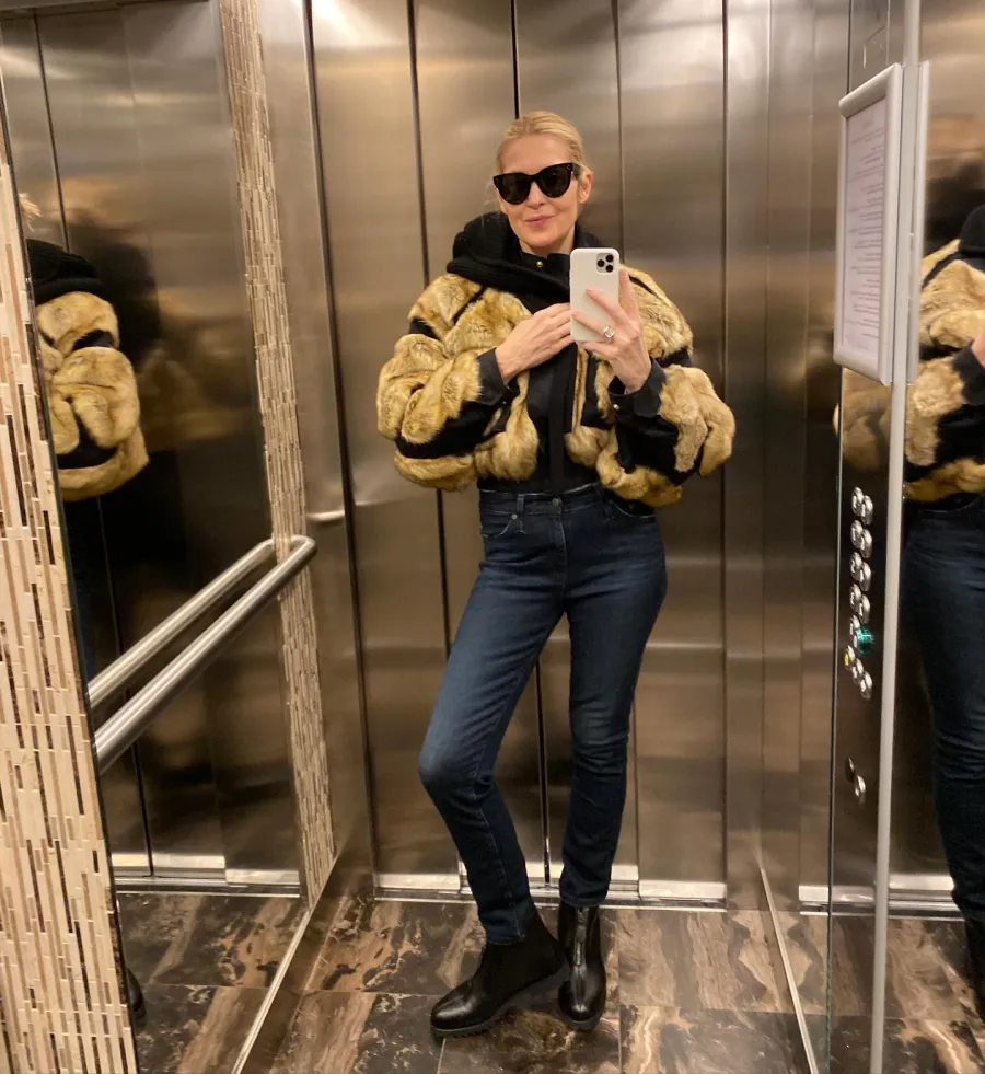 Kelly Rutherford s Mirror Selfie Gallery
