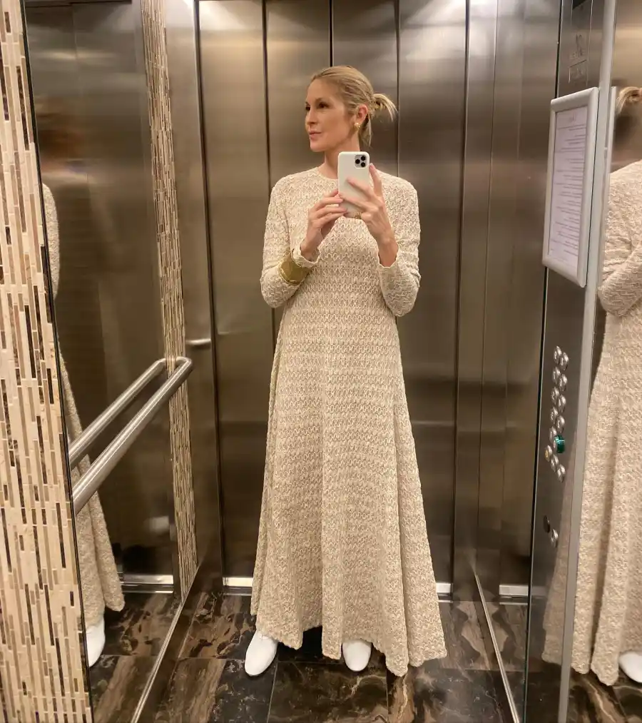 Kelly Rutherford s Mirror Selfie Gallery