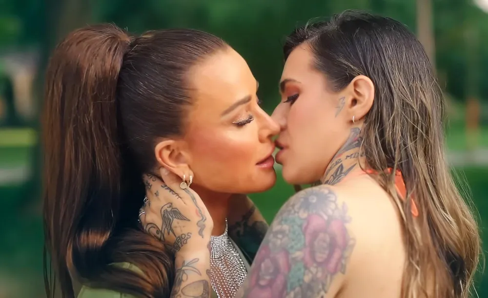 Kyle Richards and Morgan Wade s Friendship Timeline Meeting on IG Music Video Cameo and More 629