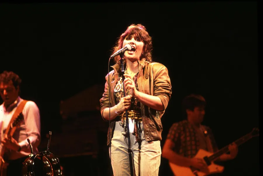 Linda Rondstadt Through the Years 858