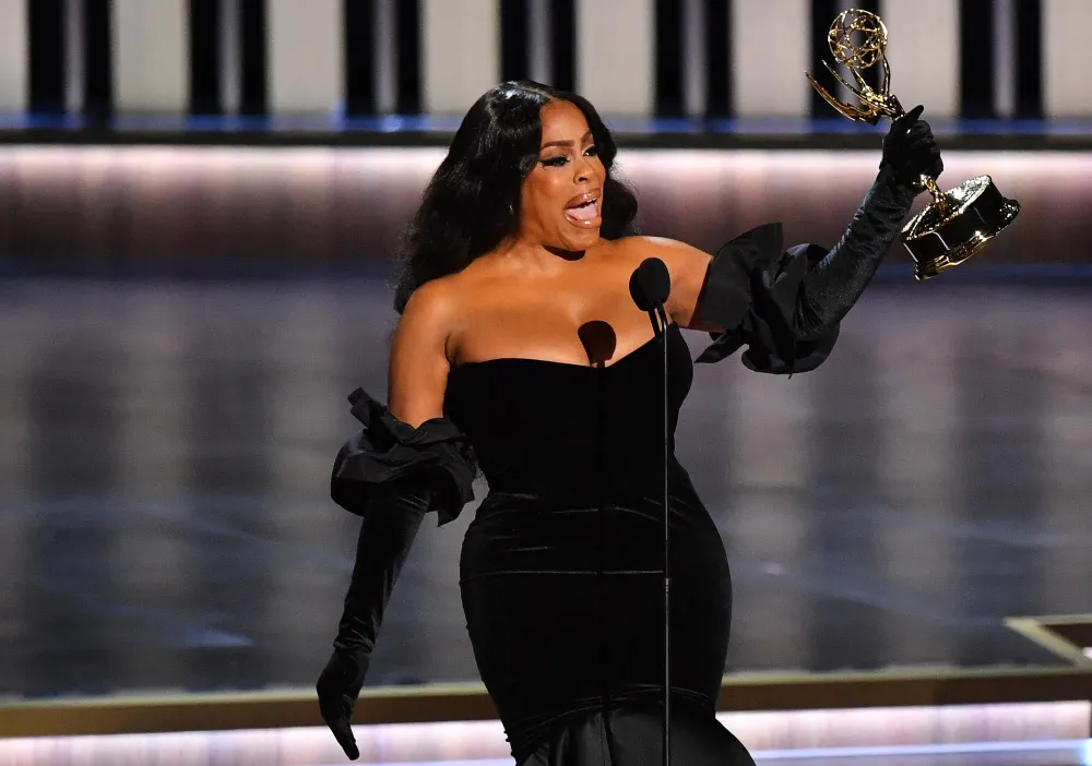 Niecey Nash Betts Thanks Herself While Accepting Award at Emmys 678