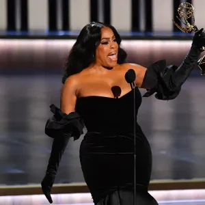 Niecey Nash Betts Thanks Herself While Accepting Award at Emmys 678