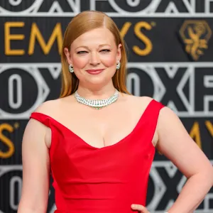 Sarah Snook Wins Best Lead Actress in a Drama at Emmy Awards