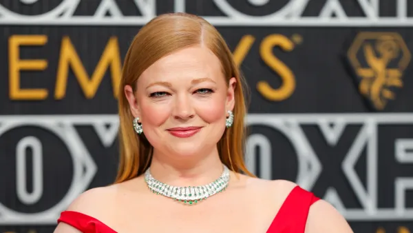 Sarah Snook Wins Best Lead Actress in a Drama at Emmy Awards