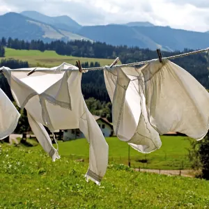 Best Detergent for White Clothes