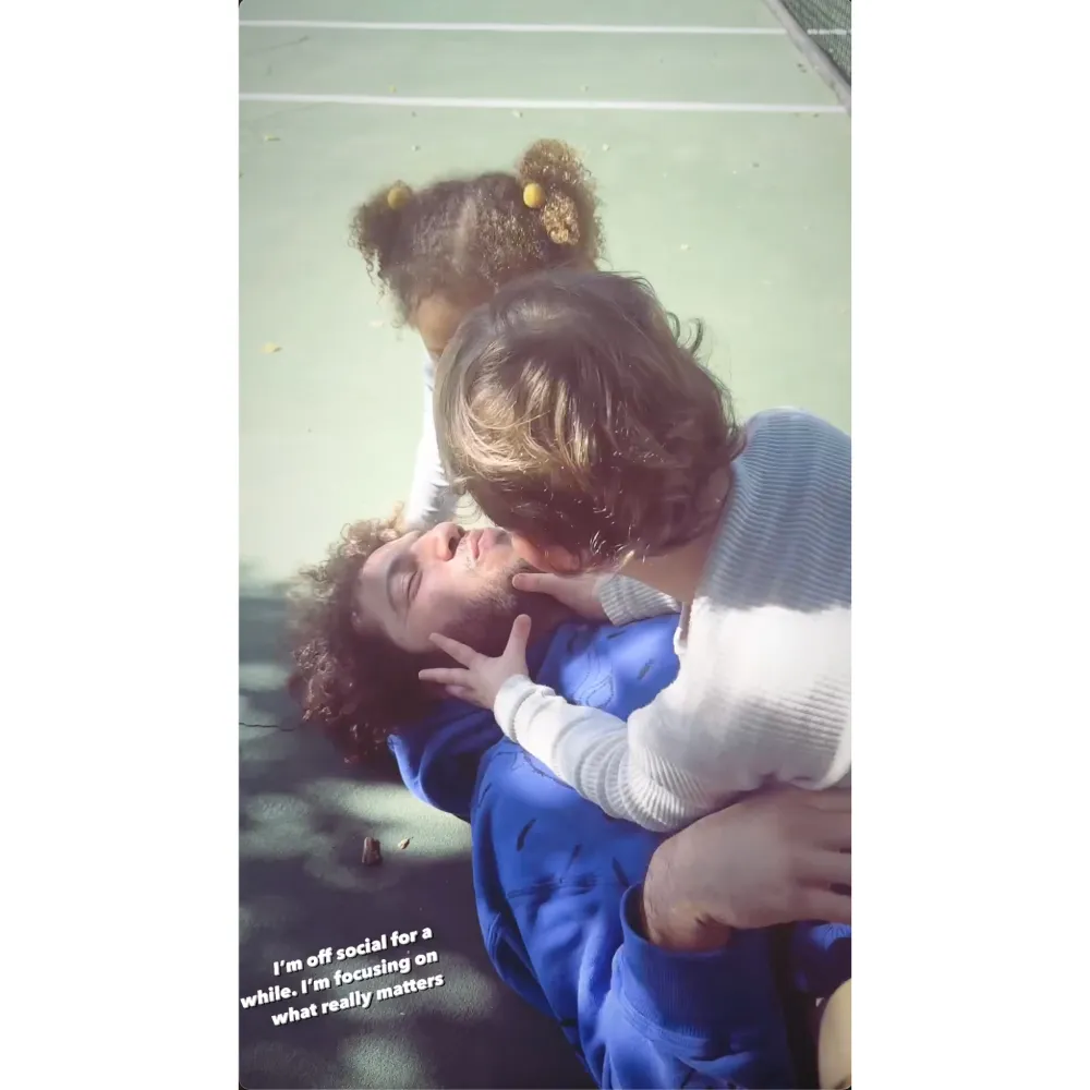 Selena Gomez Announces Another Social Media Break After Golden Globes Drama