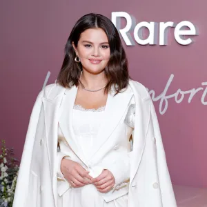 Selena Gomez Returns to Instagram With Gordon Ramsay After Announcing Social Media Break