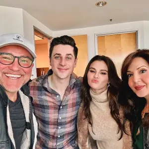 Selena Gomez and ‘Wizards of Wavery Place’ Costars Are TV Family Goals in Sweet Reunion Photo
