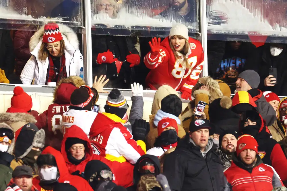 Stadium Worker Says 'Sweetie Pie' Taylor Swift Tipped Her $100 at Chiefs Game