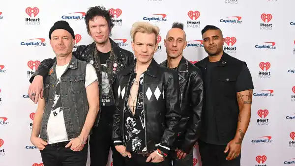 Sum 41 Announce Final Tour Ahead of Planned Break Up See Dates of The Setting Sum 755