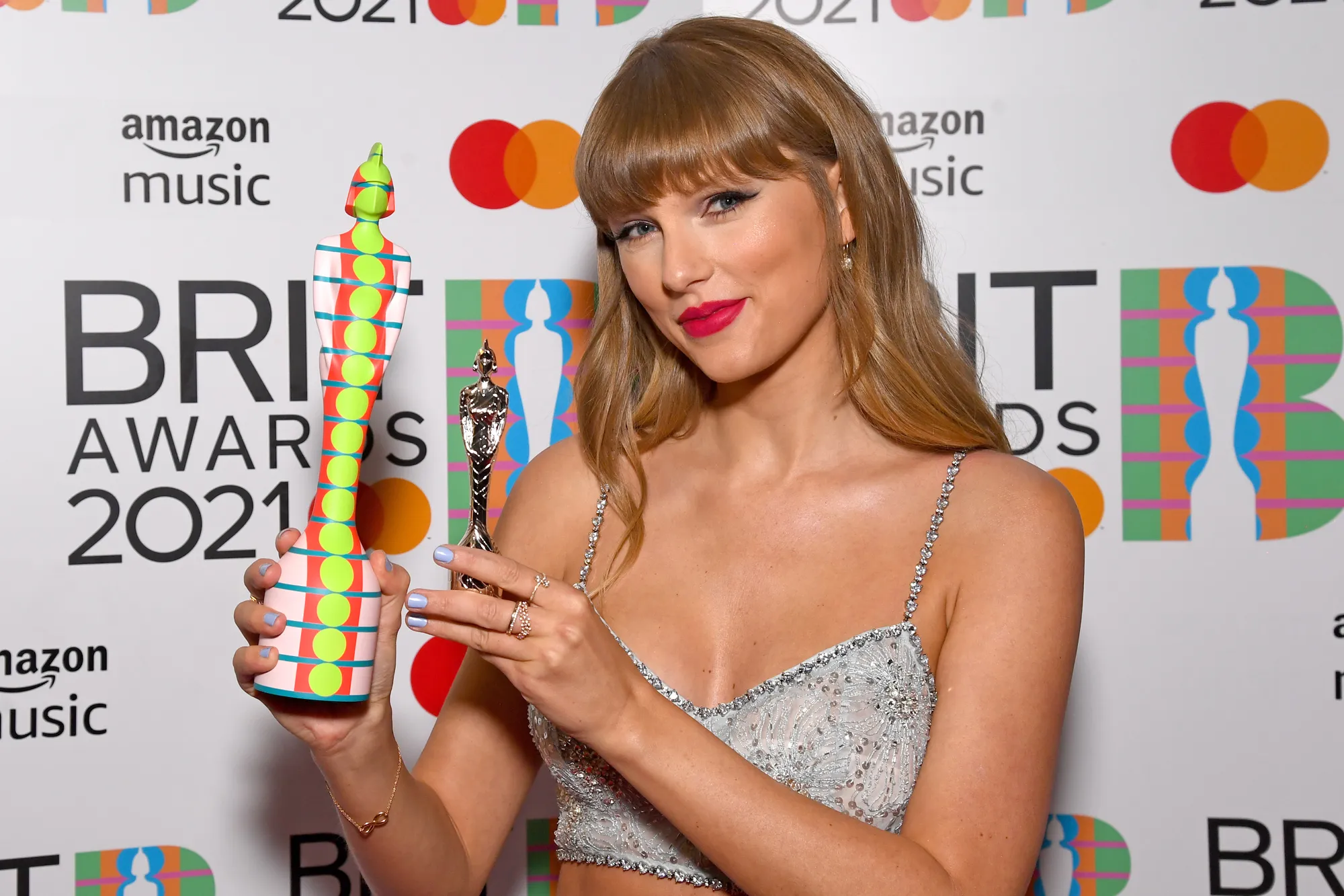Taylor Swift Ordered This Fancy Cocktail for Her NFL WAG