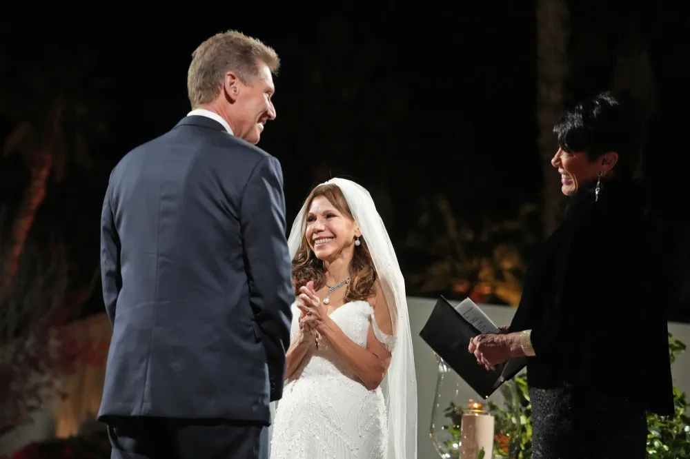 Theresa Nist Smiles Off a Wardrobe Malfunction During Her Wedding With Gerry Turner