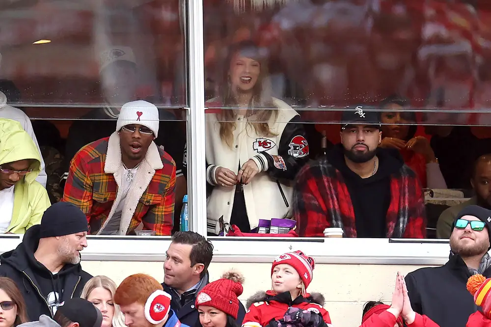 Travis Kelce Comments Fire Emojis on Taylor Swift&rsquo;s Chiefs Jacket