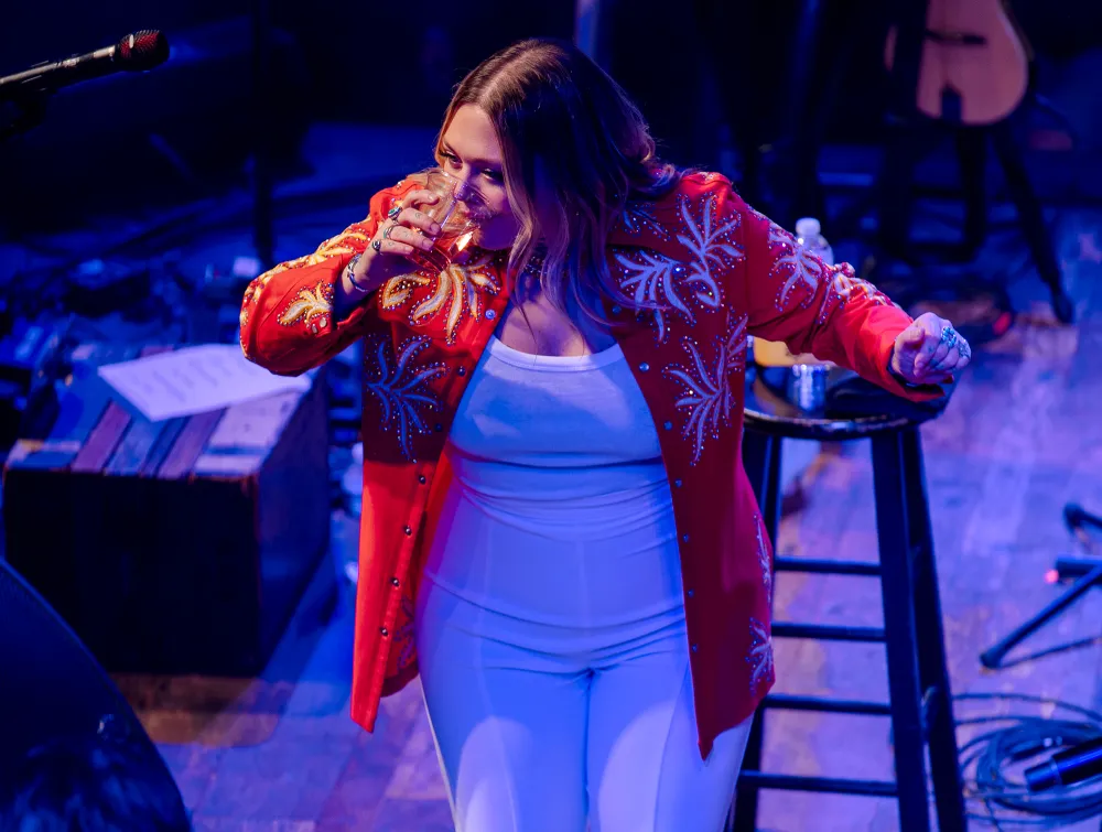 Elle King Says She Was &lsquo;F-king Hammered&rsquo; at Grand Ole Opry, Venue Issues Apology