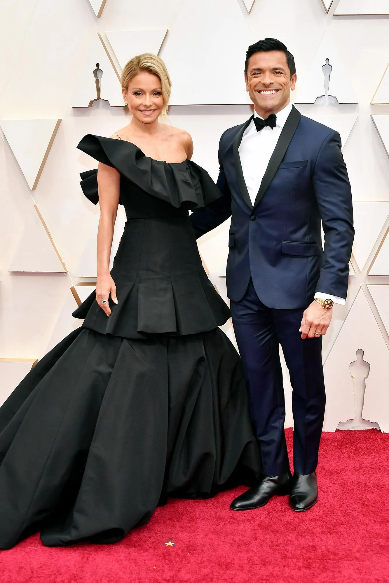 Kelly Ripa Already Picked Out Her Funeral Dress So Mark Consuelos Wont Choose Something Crazy