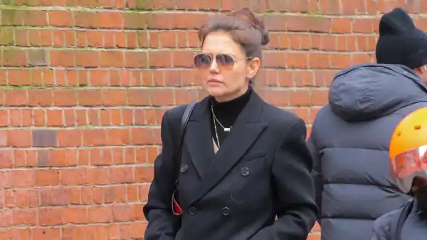 katie-holmes-double-breasted-coat