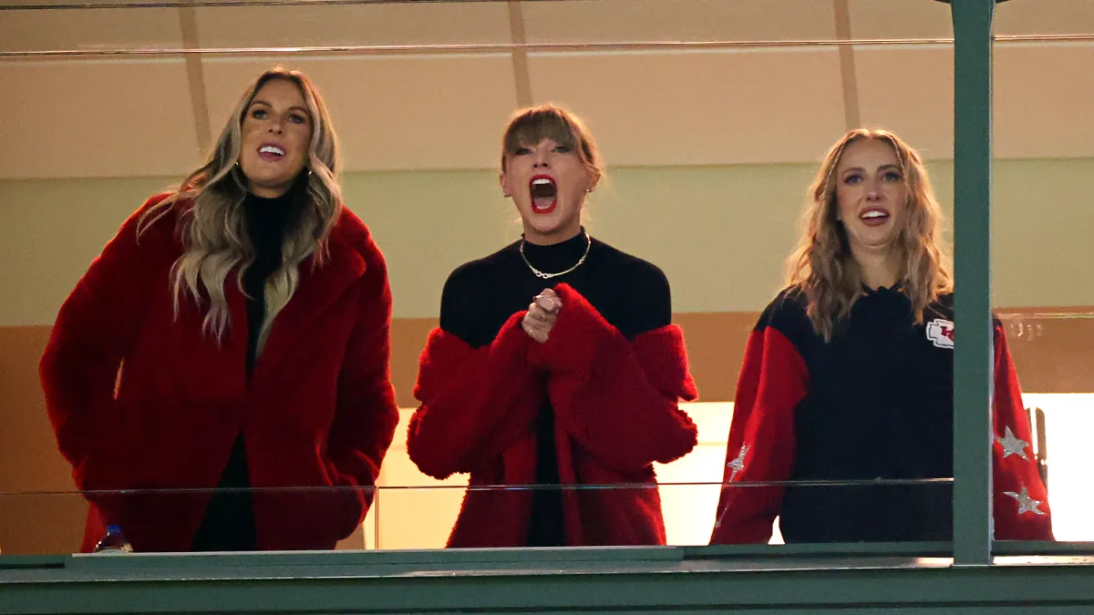 Taylor Swift, Brittany Mahomes Have Dinner in Shiny, Bright Beverly Hills