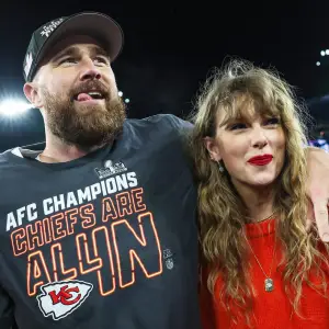 Erin Andrews Loves How Taylor Swift Wore Her 45 Necklace to Chiefs Game