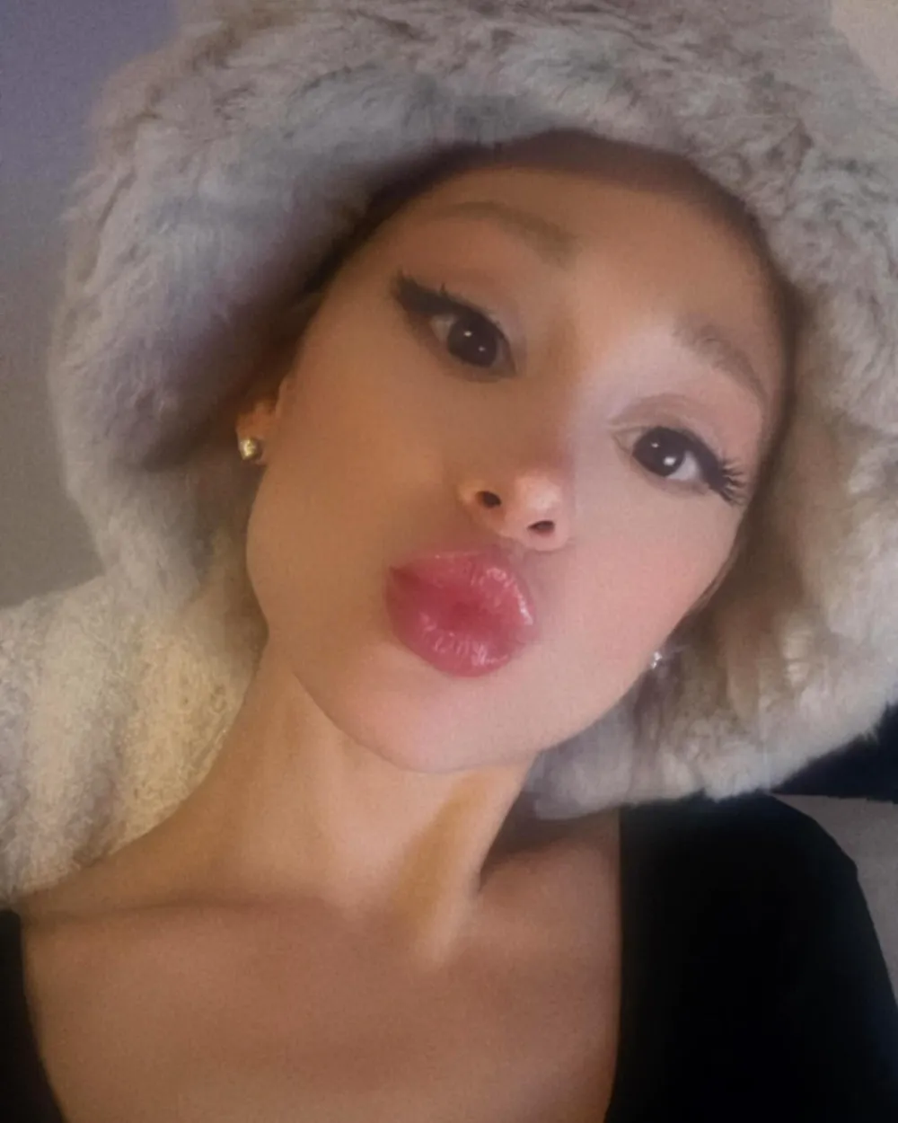 Ariana Grande Is a Bubble Gum Pink Fairy in Strapless Ribbon Dress