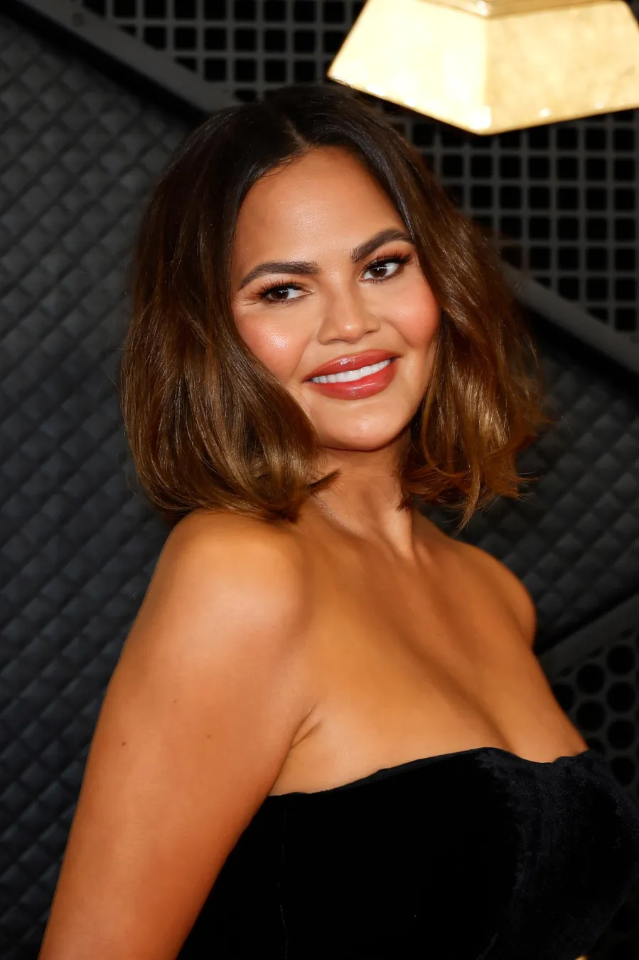Best Beauty Looks At The 2024 Grammys 703 Chrissy Teigen
