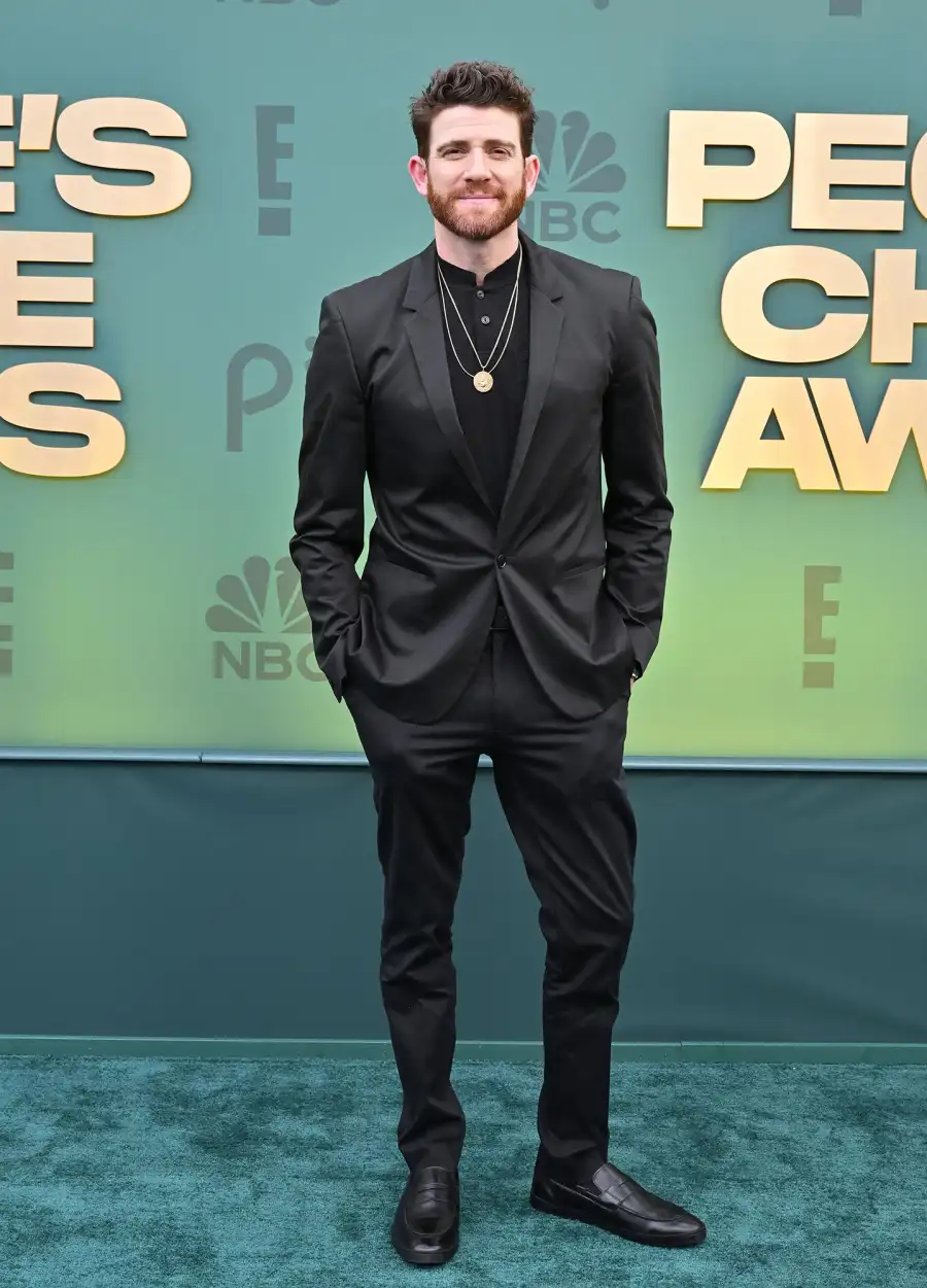 Best Dressed Men at the Peoples Choice Awards Lenny Kravitz Tom Hiddleston Simu Liu and More