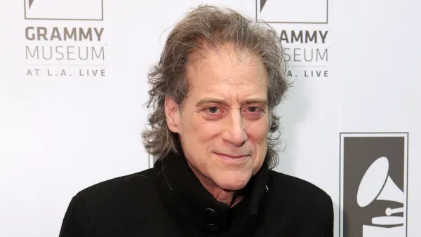 Comedian Richard Lewis Dead at Age 76 Following Battle With Parkinson s Disease 137