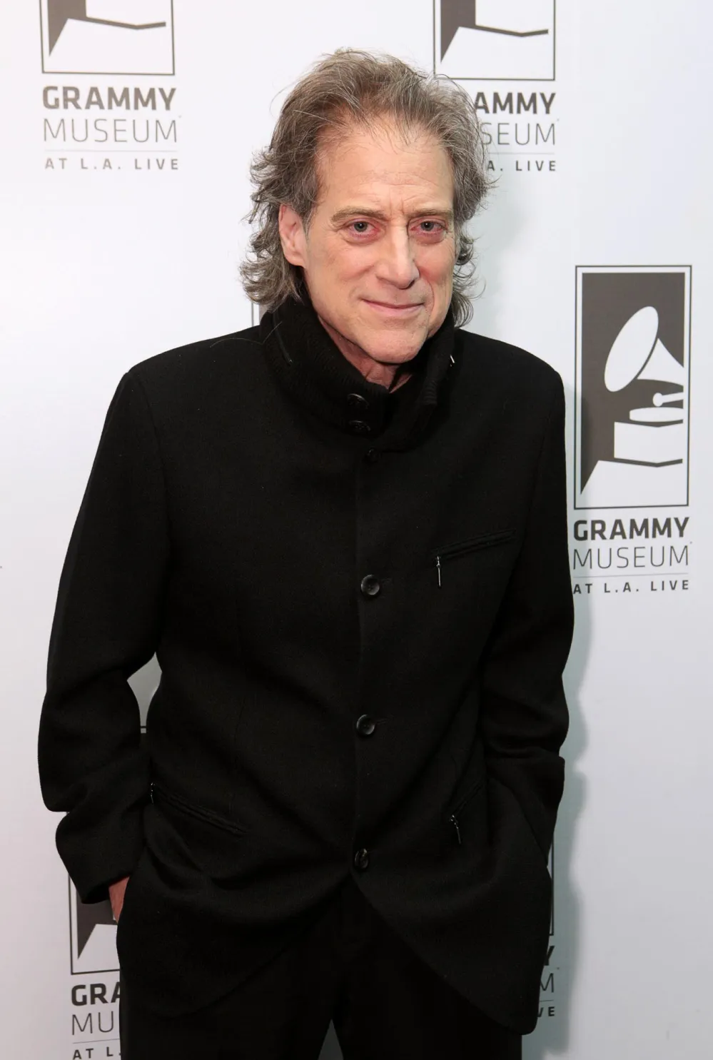 Comedian Richard Lewis Dead at Age 76 Following Battle With Parkinson s Disease 137