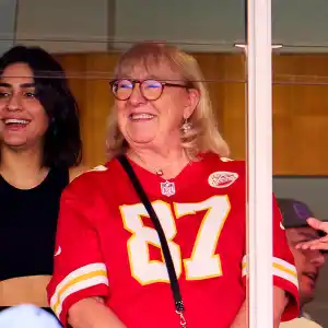 Donna Kelce Shares She Loves to Bake With Son Jason Kelce s Daughters 533
