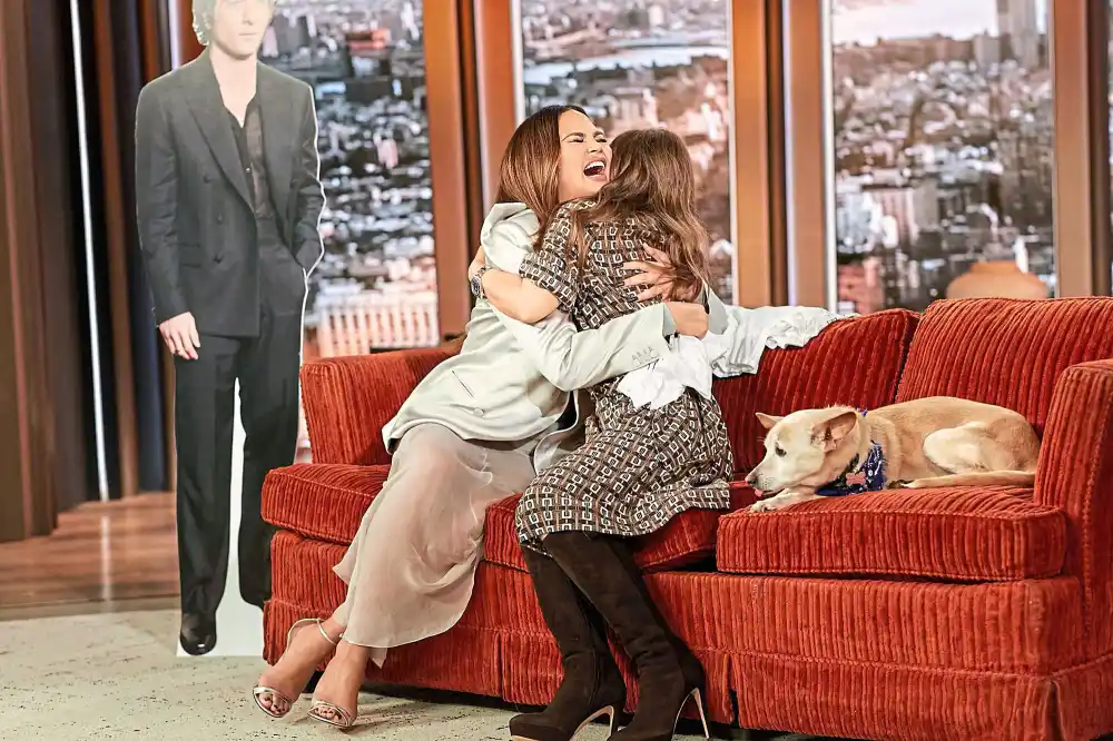 Drew Barrymore Luxury Handbag Shopping 2408 Chrissy Teigen