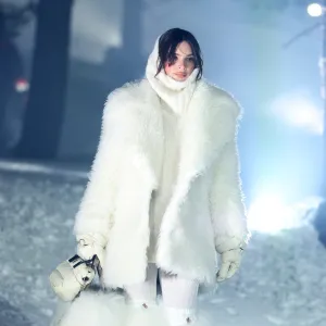 Emrata Runway Gallery Update 2724