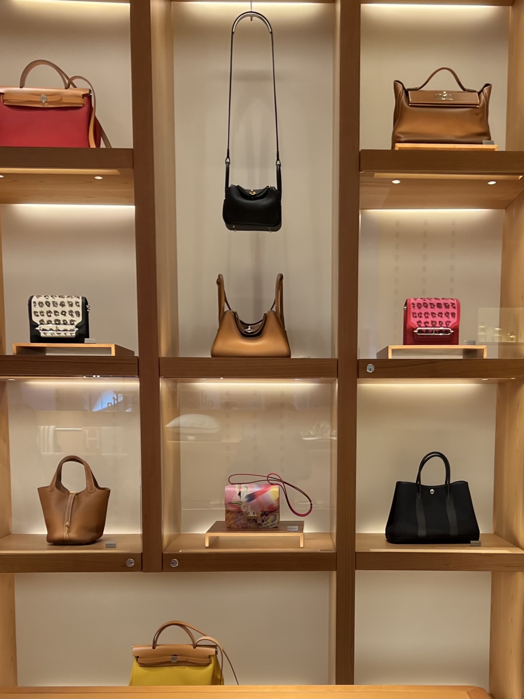 experience shopping in paris with live diary updates