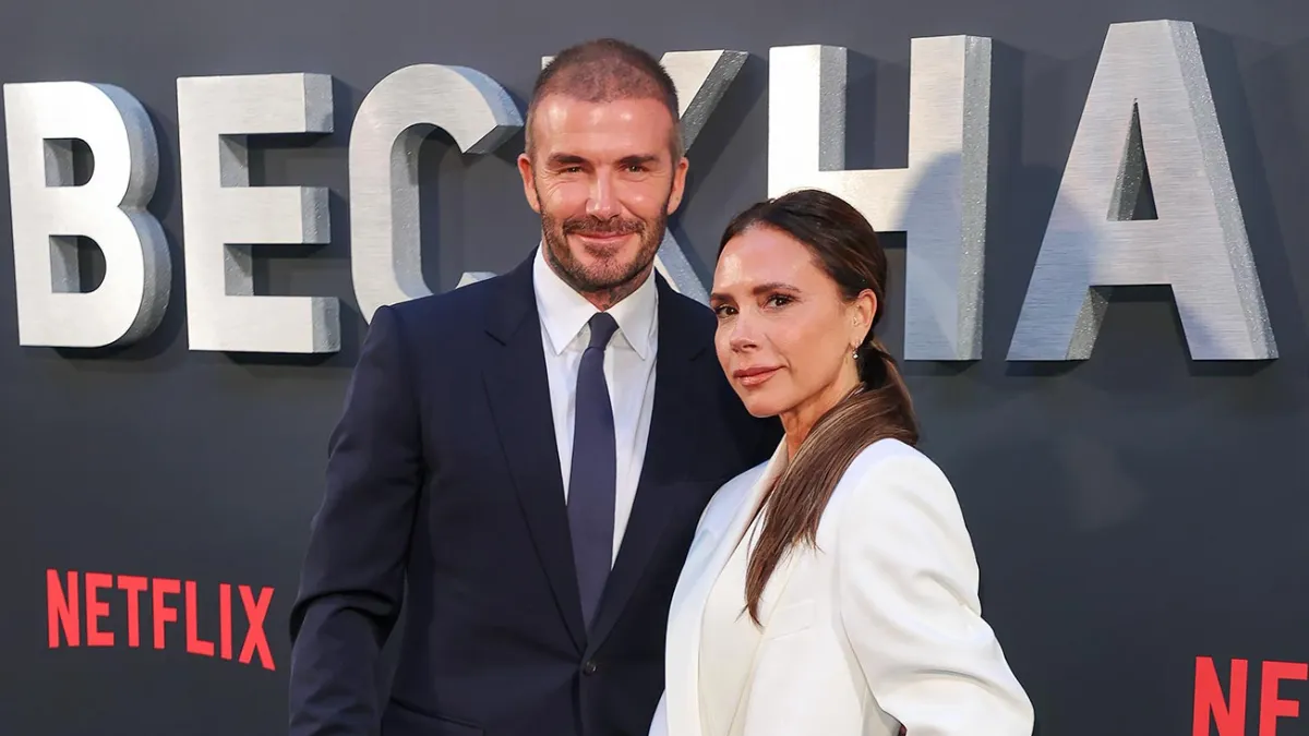 Feature David Beckham Shares Photo of Victoria Beckham Broken Foot