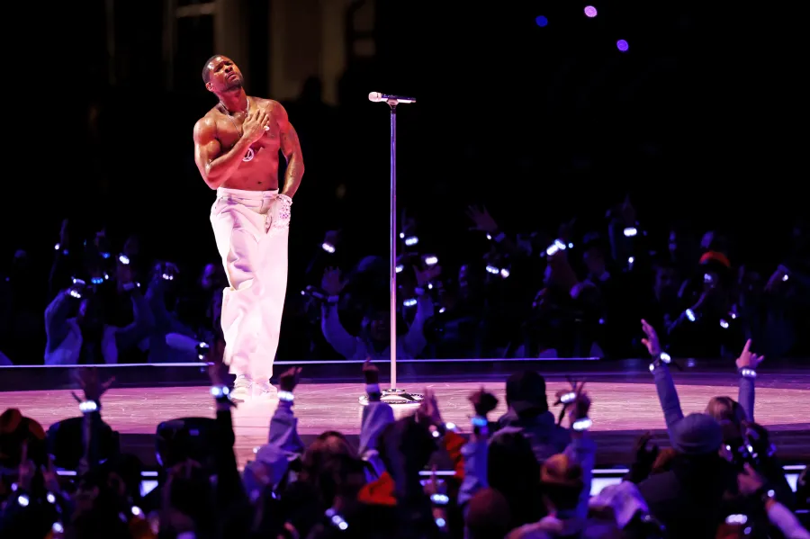 February 2024 Usher Shirtless